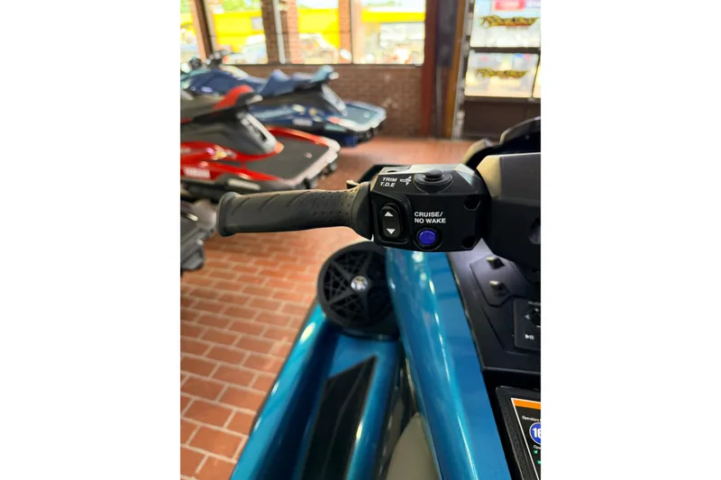 Slide: The Image of Handlebar controls of 2026 Yamaha WaveRunner FX Cruiser SVHO in showroom. - 5