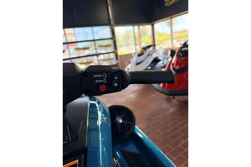 Slide: The Image of 2026 Yamaha WaveRunner FX Cruiser SVHO handlebar with start/stop controls in showroom. - 6