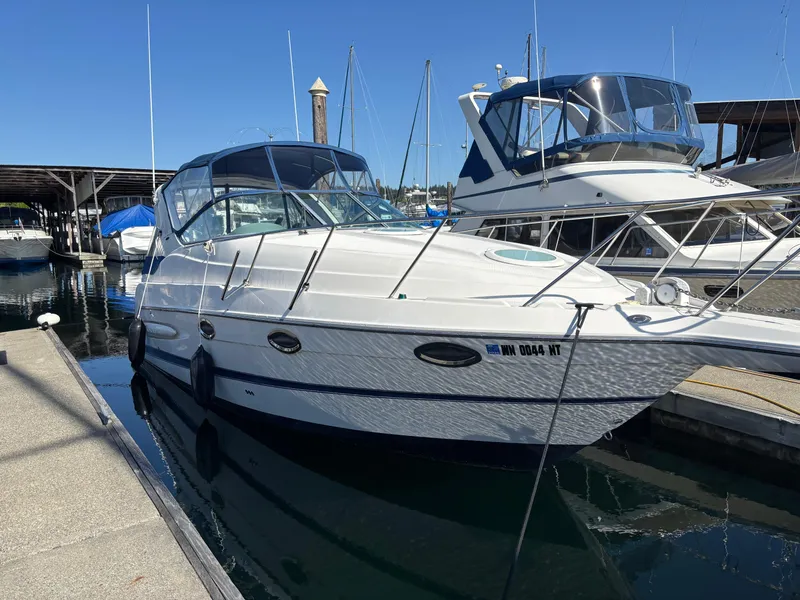 The Image of 2004 Maxum 2900 SCR boat docked at marina under clear blue sky. - 0