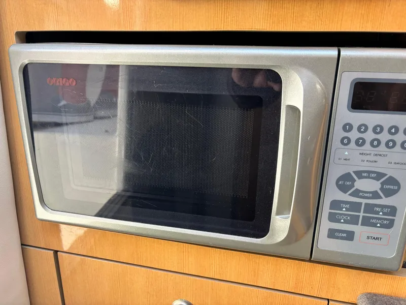 Slide: The Image of Microwave oven in 2004 Maxum 2900 SCR boat kitchen area. - 9