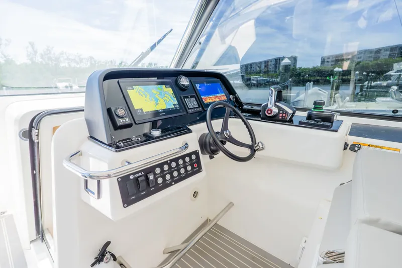 Slide: The Image of Aquila 36 Sport 2023 helm with navigation system. - 28