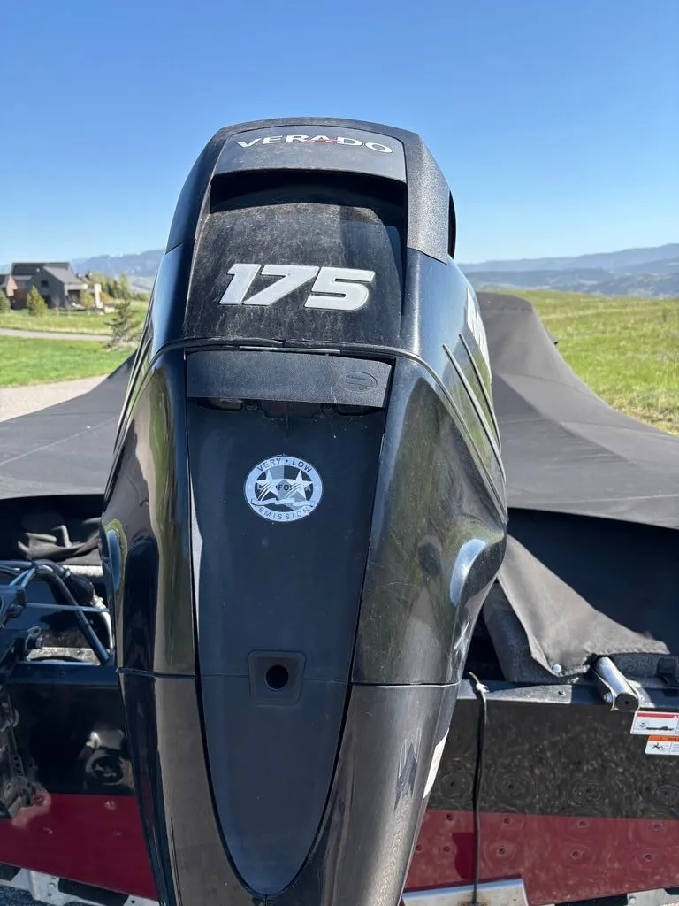 Slide: The Image of 2017 Lund 1875 Crossover XS with Verado 175 outboard motor. - 10