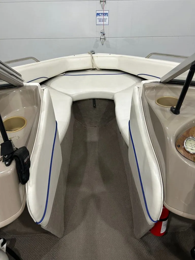 Slide: The Image of Bayliner 195 Bowrider 2003 - 3