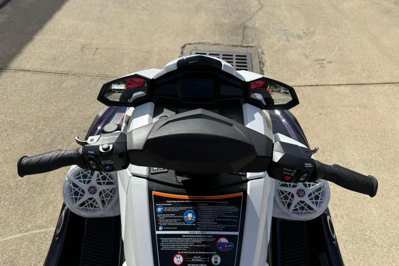 Slide: The Image of 2026 Yamaha WaveRunner VX Cruiser HO handlebars and dashboard view. - 15