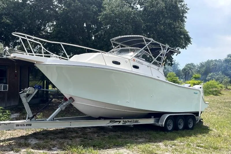 The Image of 1995 Mako 293 Walk Around boat on a trailer, parked outdoors. - 0
