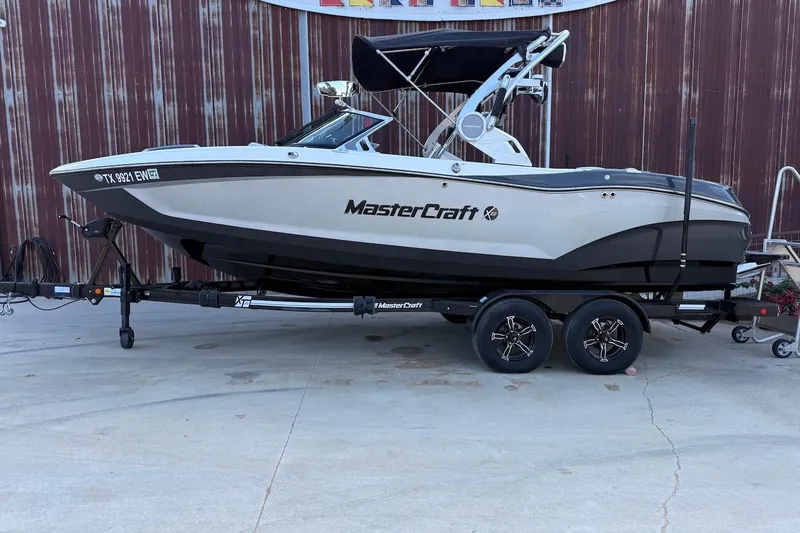 The Image of 2019 MasterCraft X22 boat on trailer, parked outdoors. - 0