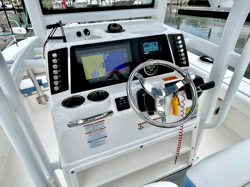 Slide: The Image of Robalo 246 Cayman 2022 - 10