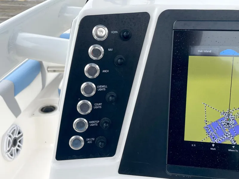 Slide: The Image of Robalo 246 Cayman 2022 - 12