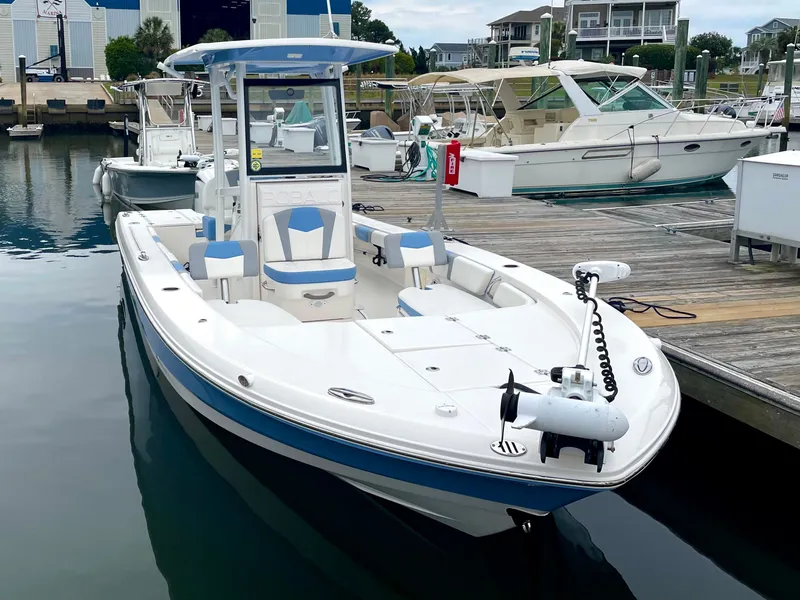 Slide: The Image of Robalo 246 Cayman 2022 - 3