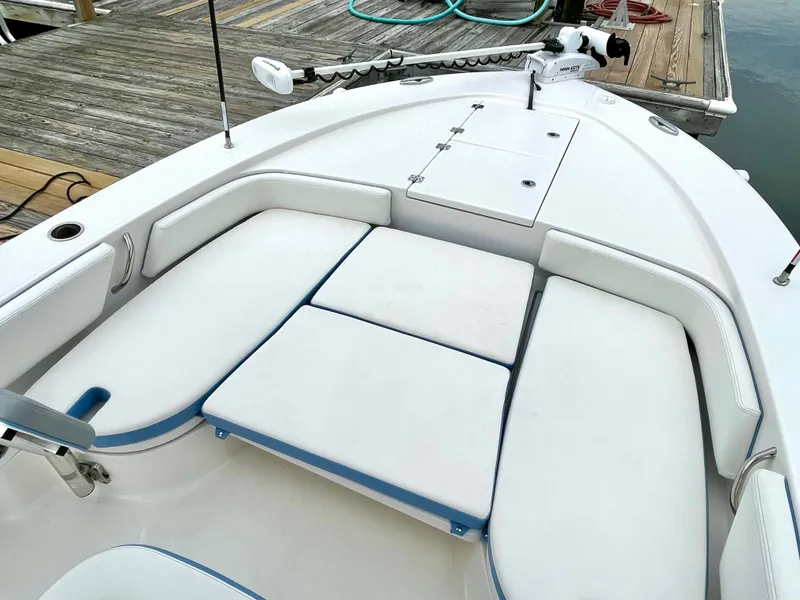 Slide: The Image of Robalo 246 Cayman 2022 - 30