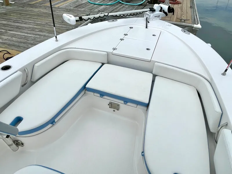 Slide: The Image of Robalo 246 Cayman 2022 - 31