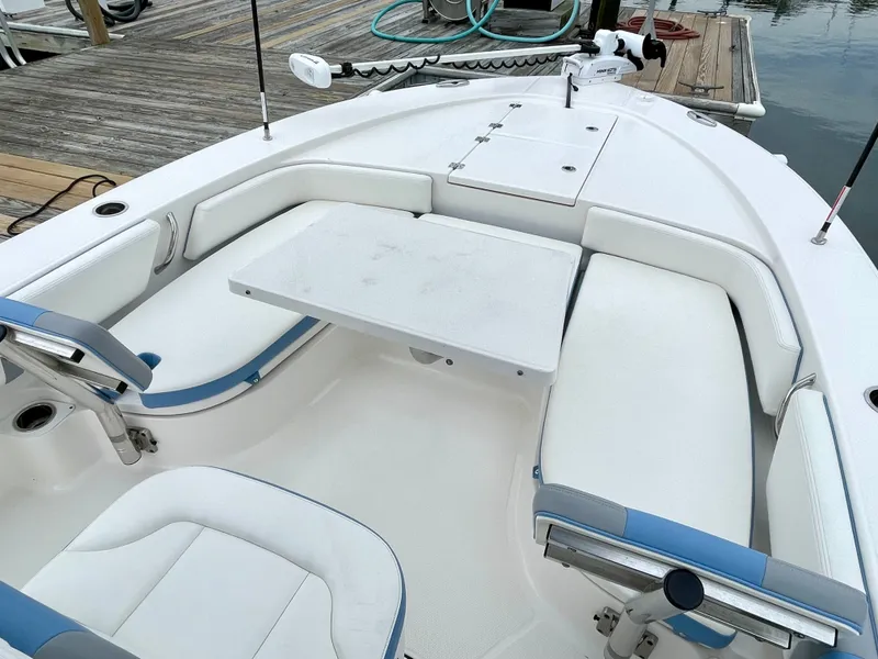 Slide: The Image of Robalo 246 Cayman 2022 - 34