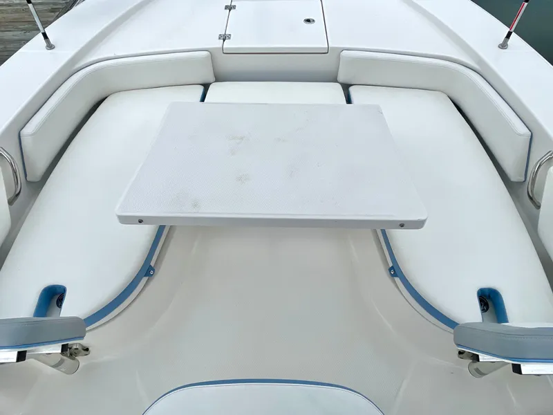 Slide: The Image of Robalo 246 Cayman 2022 - 35