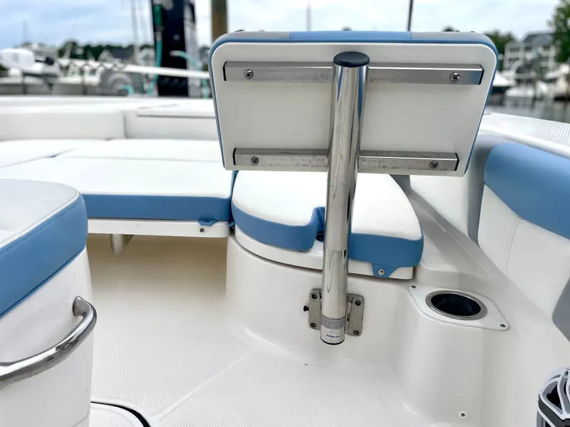 Slide: The Image of Robalo 246 Cayman 2022 - 38