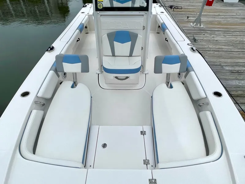 Slide: The Image of Robalo 246 Cayman 2022 - 39