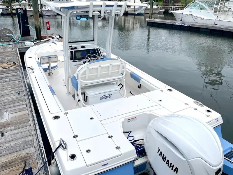 Slide: The Image of Robalo 246 Cayman 2022 - 4
