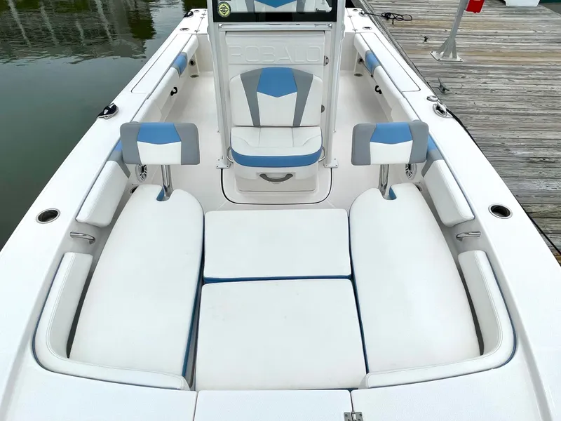 Slide: The Image of Robalo 246 Cayman 2022 - 41