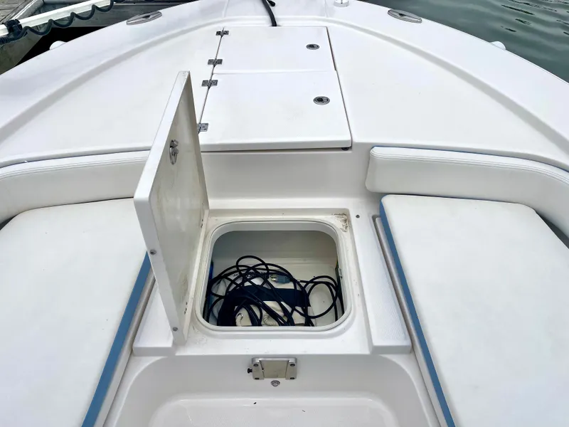 Slide: The Image of Robalo 246 Cayman 2022 - 43