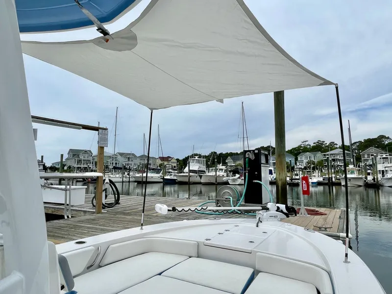 Slide: The Image of Robalo 246 Cayman 2022 - 46