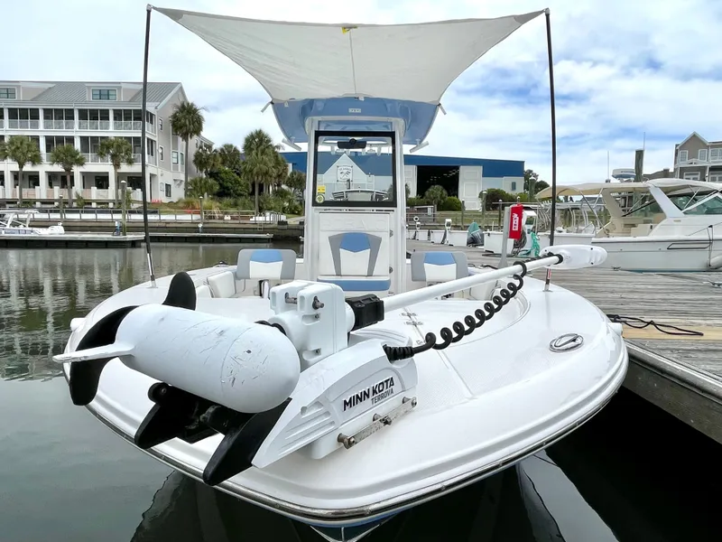 Slide: The Image of Robalo 246 Cayman 2022 - 47