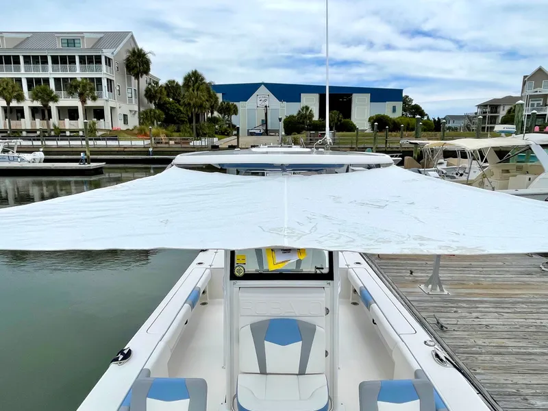 Slide: The Image of Robalo 246 Cayman 2022 - 48