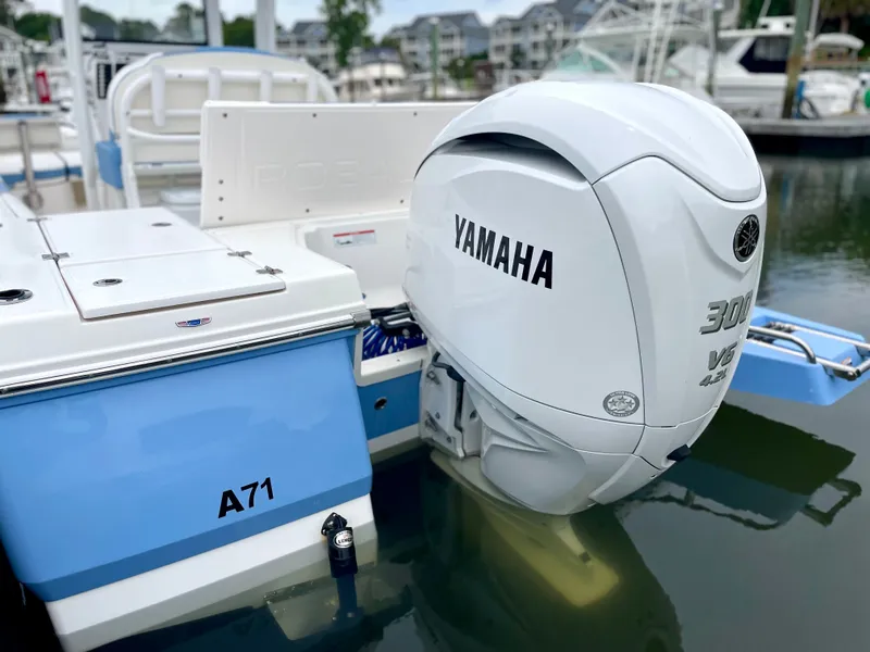 Slide: The Image of Robalo 246 Cayman 2022 - 59