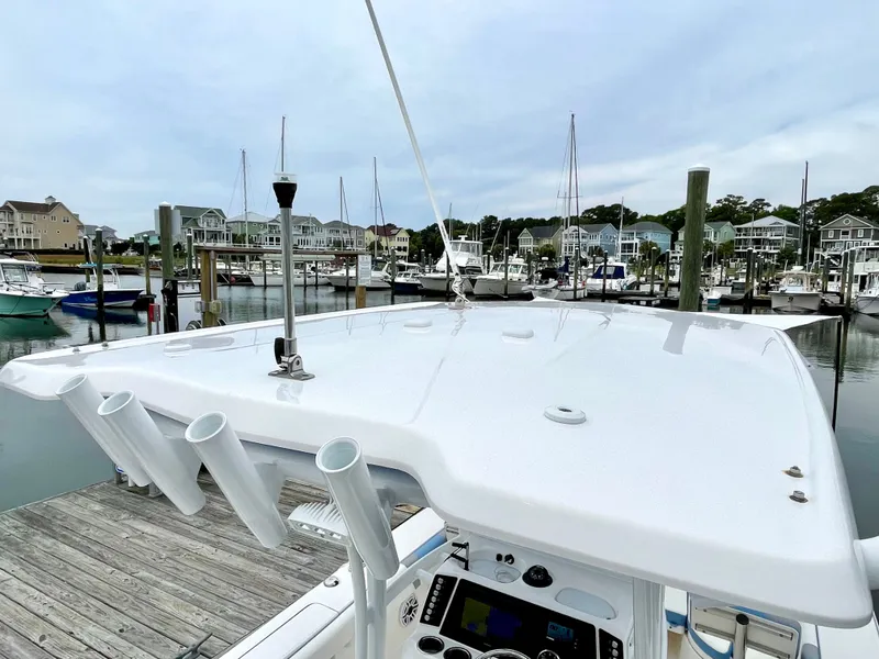 Slide: The Image of Robalo 246 Cayman 2022 - 61