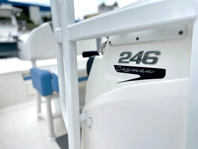 Slide: The Image of Robalo 246 Cayman 2022 - 63