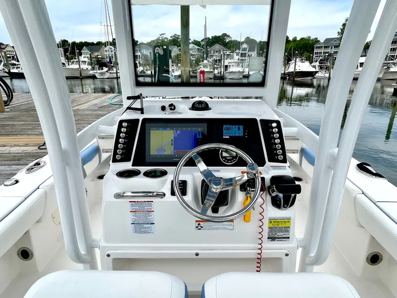 Slide: The Image of Robalo 246 Cayman 2022 - 9