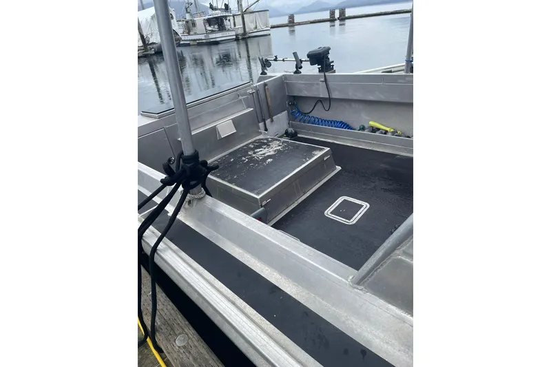 Slide: The Image of Aluminum boat interior, Lifetimer 3540, 2005 model, docked at a marina. - 18
