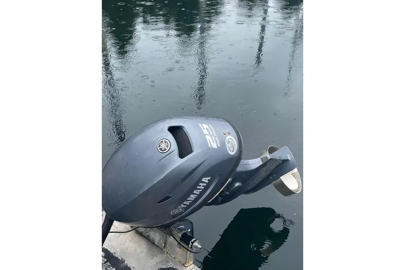 Slide: The Image of Outboard motor on water, Lifetimer 3540, 2005 model, rainy day reflection. - 19