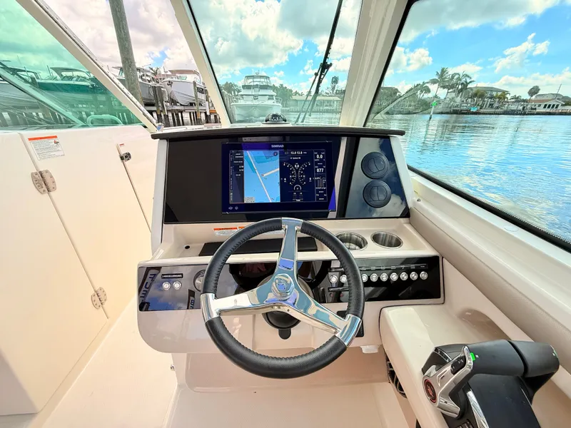 Slide: The Image of Boston Whaler 330 Vantage 2027 - 55