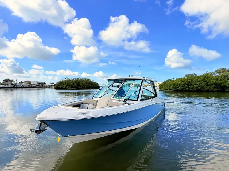Slide: The Image of Boston Whaler 330 Vantage 2027 - 5