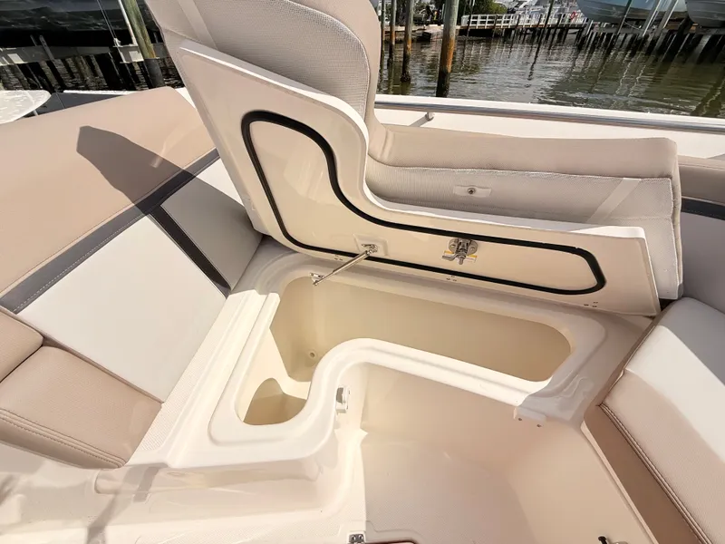 Slide: The Image of Boston Whaler 330 Vantage 2027 - 82