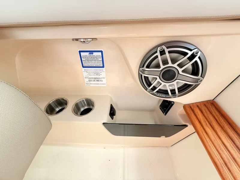 Slide: The Image of Boston Whaler 330 Vantage 2027 - 61