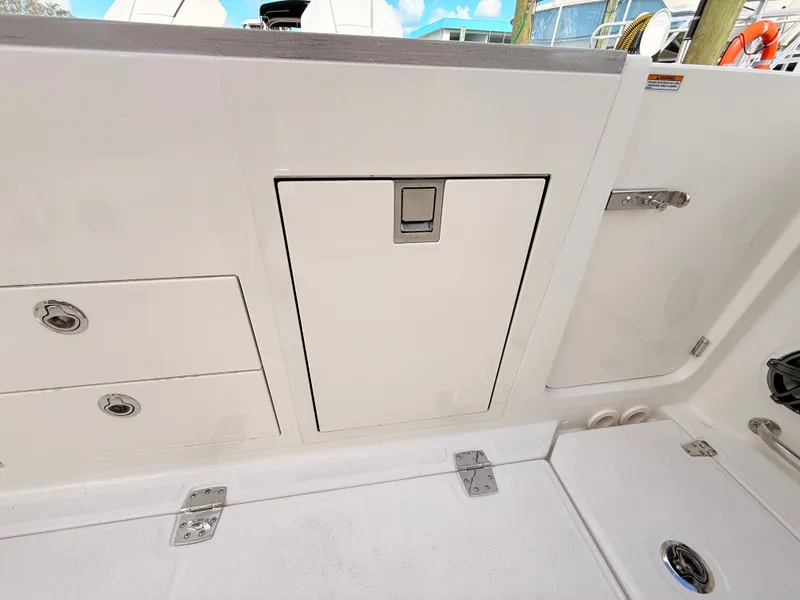 Slide: The Image of Boston Whaler 330 Vantage 2027 - 37