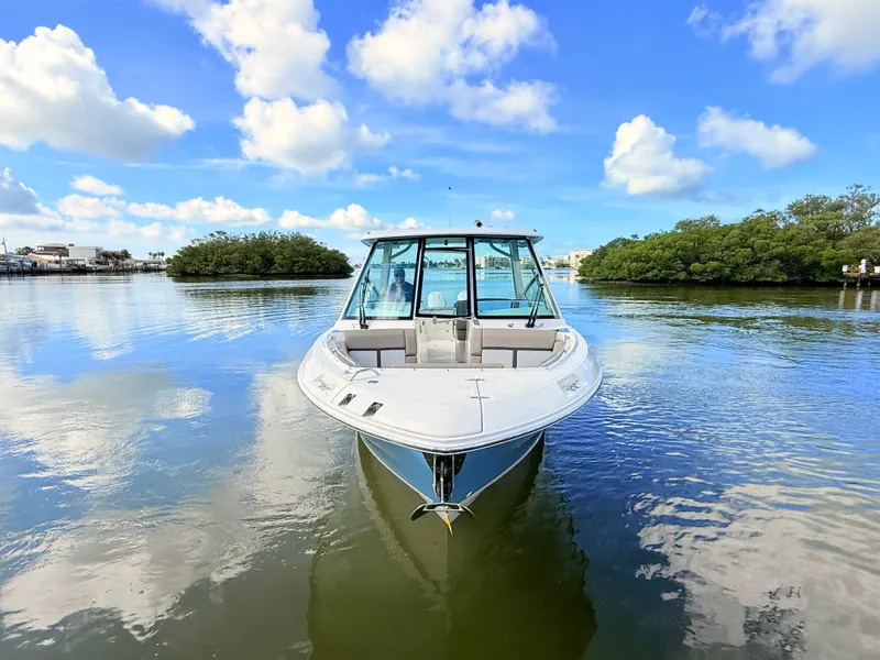 Slide: The Image of Boston Whaler 330 Vantage 2027 - 7