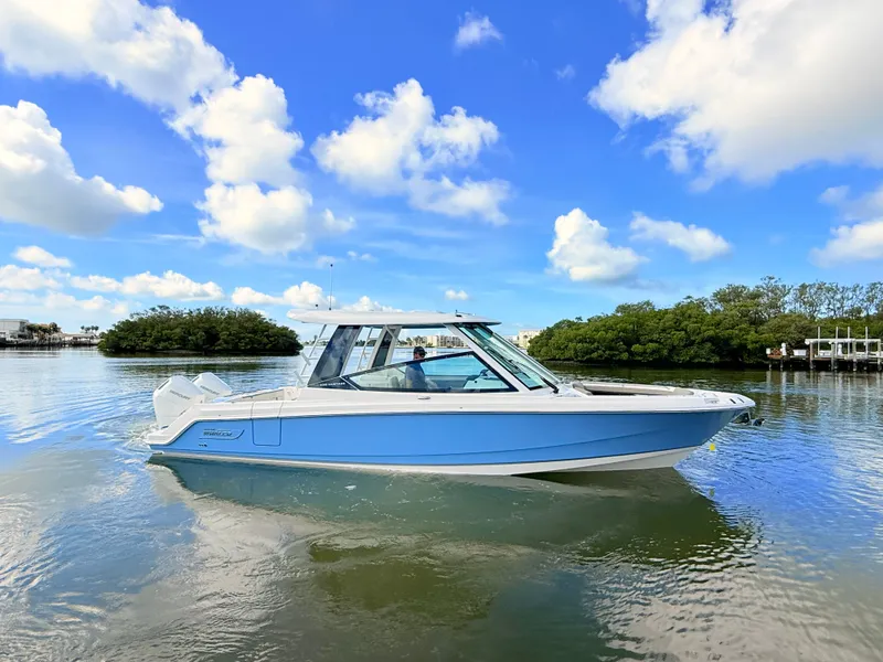 Slide: The Image of Boston Whaler 330 Vantage 2027 - 11