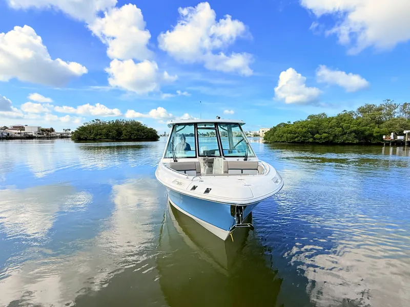 Slide: The Image of Boston Whaler 330 Vantage 2027 - 8