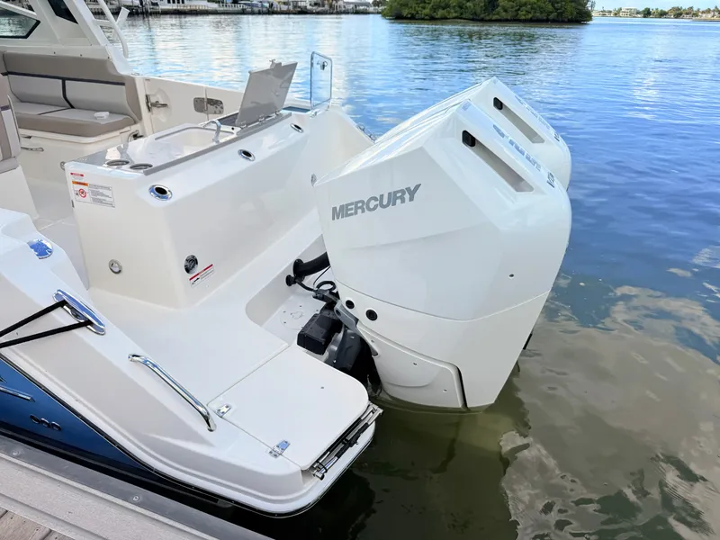 Slide: The Image of Boston Whaler 330 Vantage 2027 - 22