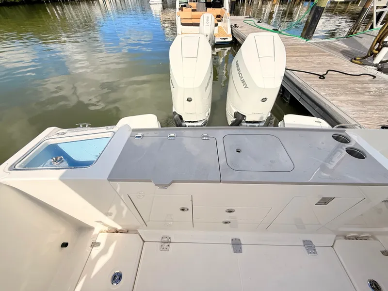 Slide: The Image of Boston Whaler 330 Vantage 2027 - 34