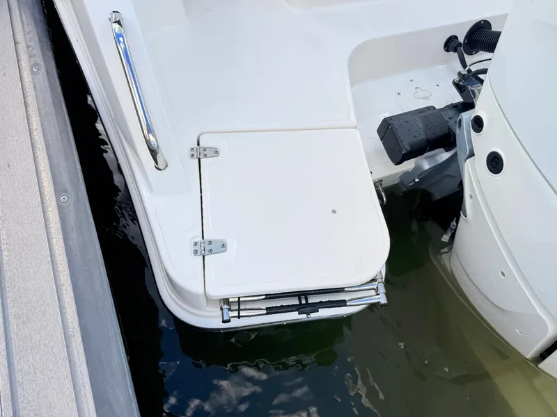 Slide: The Image of Boston Whaler 330 Vantage 2027 - 23