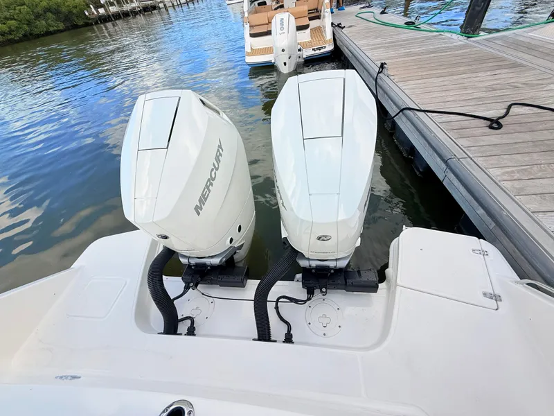Slide: The Image of Boston Whaler 330 Vantage 2027 - 20