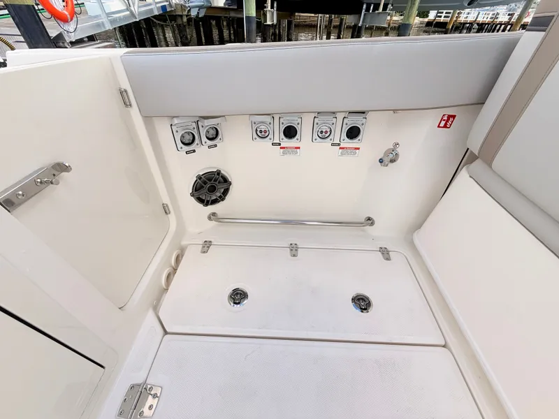 Slide: The Image of Boston Whaler 330 Vantage 2027 - 27