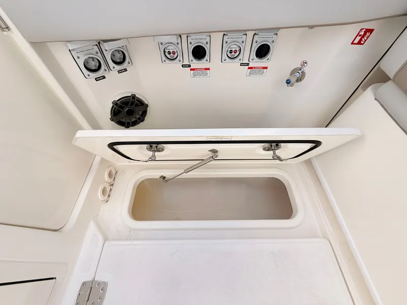 Slide: The Image of Boston Whaler 330 Vantage 2027 - 28