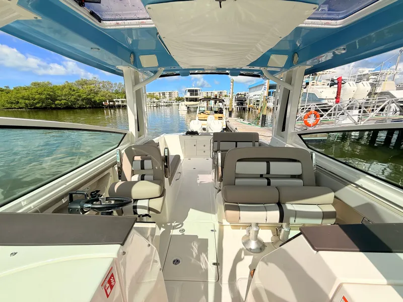 Slide: The Image of Boston Whaler 330 Vantage 2027 - 72