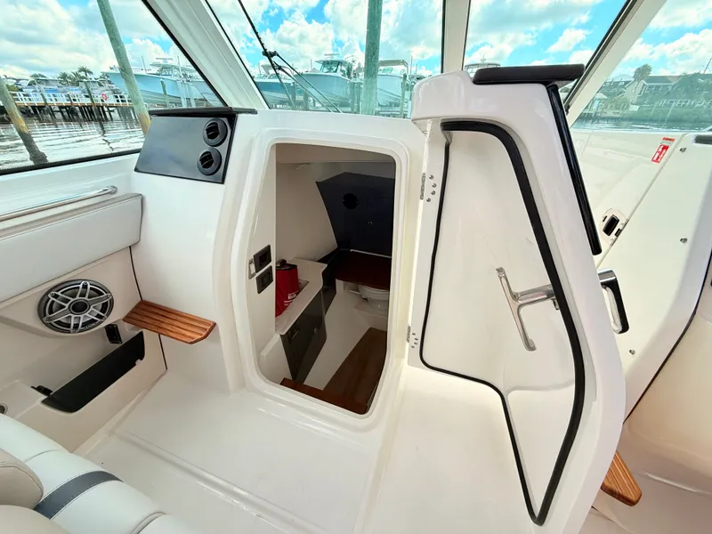Slide: The Image of Boston Whaler 330 Vantage 2027 - 64