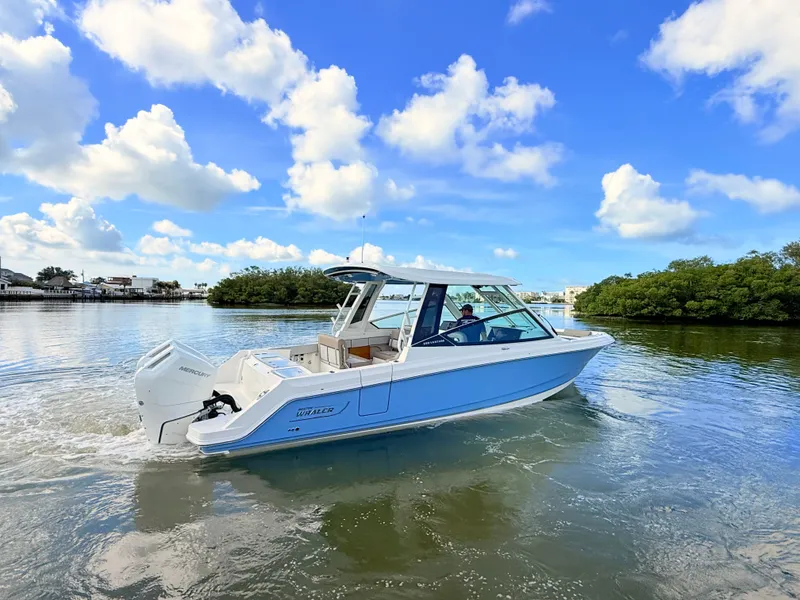 Slide: The Image of Boston Whaler 330 Vantage 2027 - 14