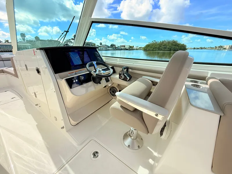 Slide: The Image of Boston Whaler 330 Vantage 2027 - 49