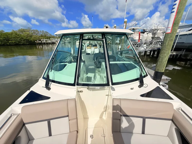 Slide: The Image of Boston Whaler 330 Vantage 2027 - 76